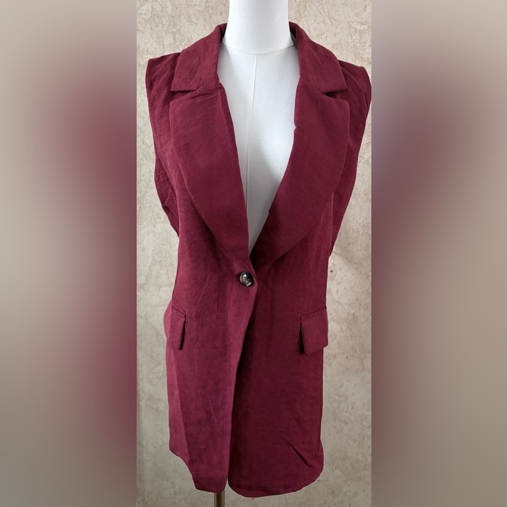 Hyfve Women's Burgundy Sleeveless Blazer